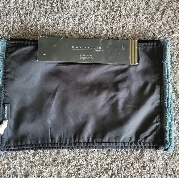 NWT Max Studio Halloween Print City Lights Placemat Set - Picture 4 of 4